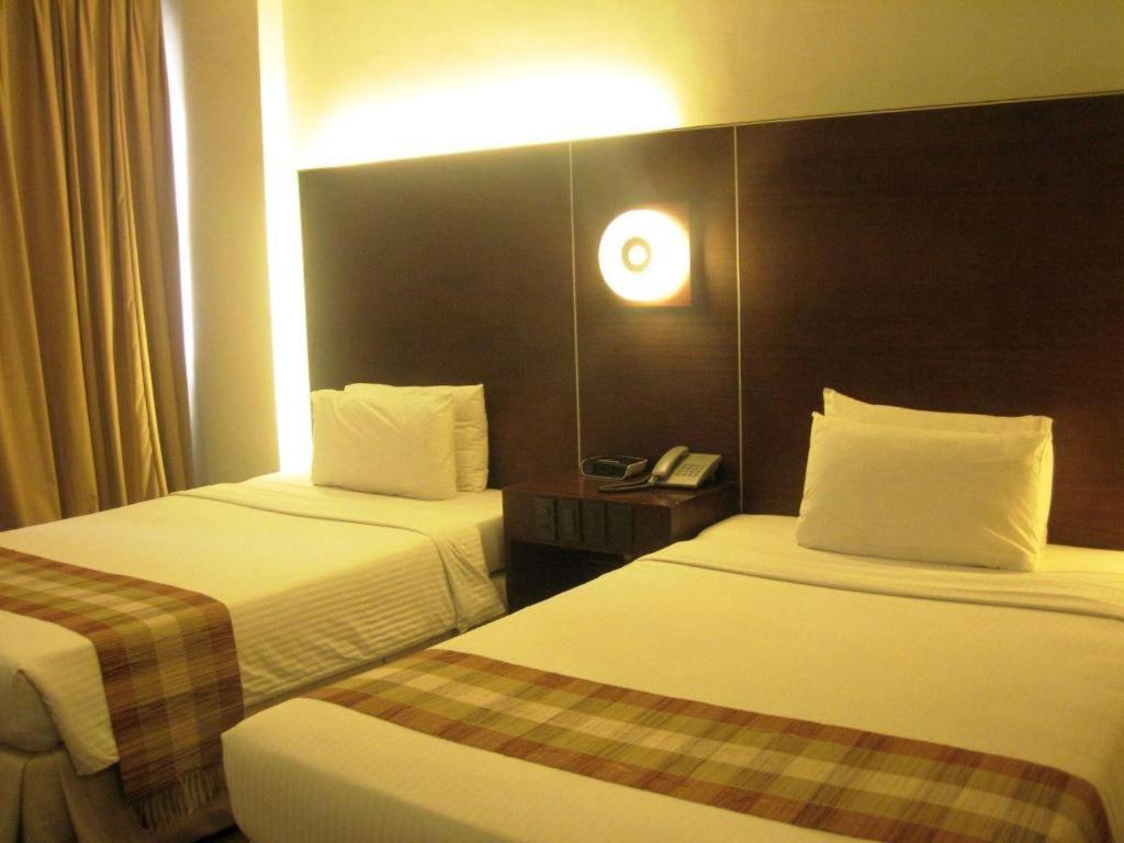 Casablanca Suites Legazpi Exterior foto