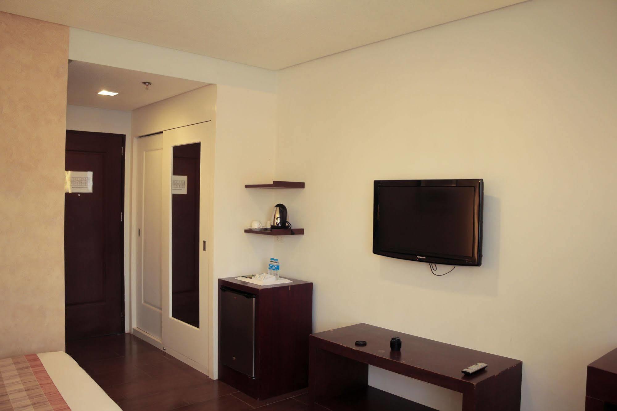 Casablanca Suites Legazpi Exterior foto