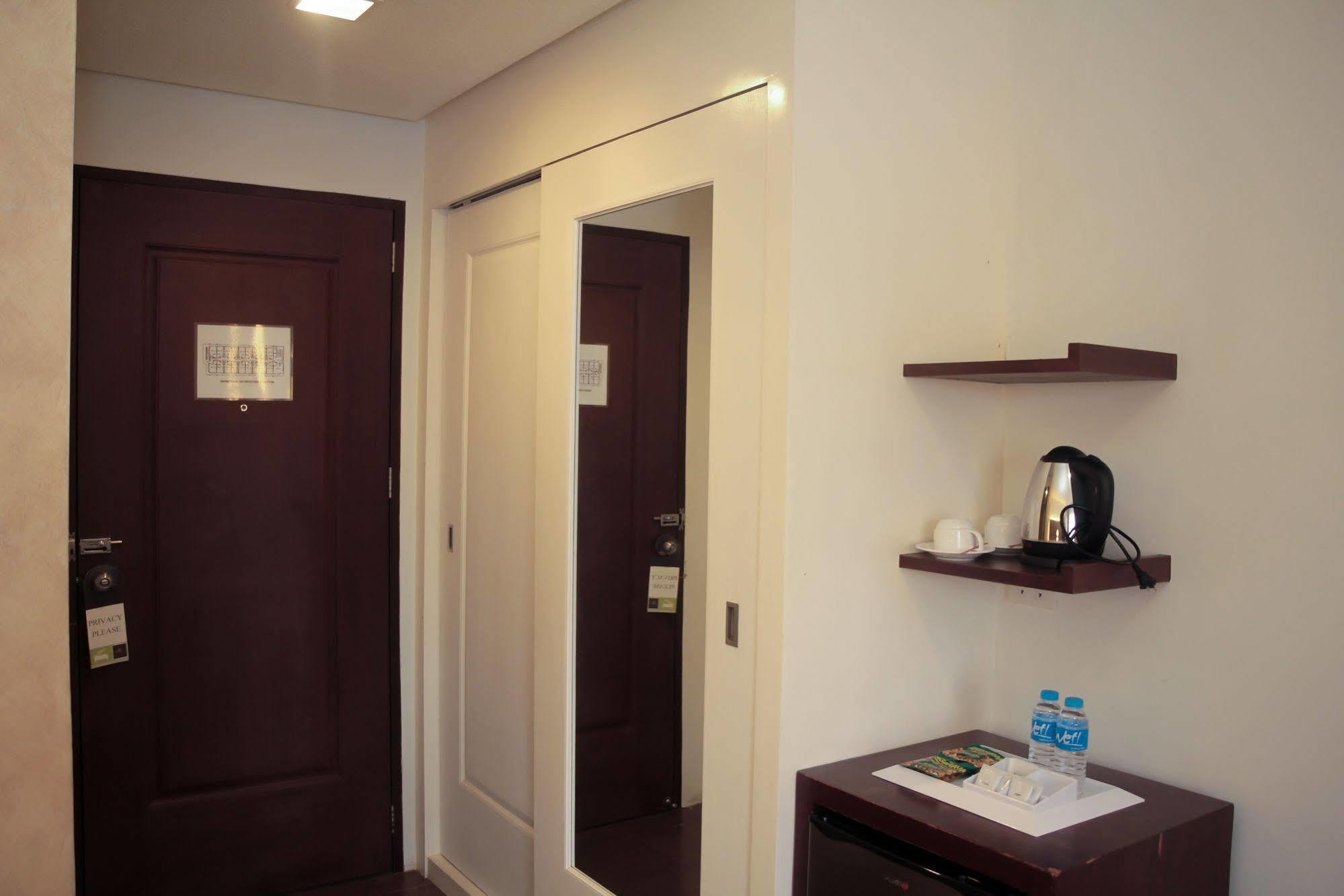 Casablanca Suites Legazpi Exterior foto