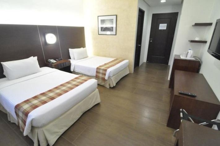 Casablanca Suites Legazpi Exterior foto